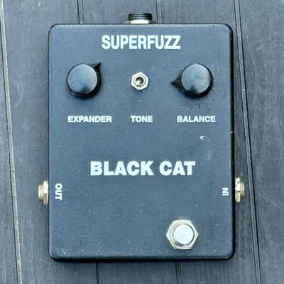 black cat superfuzz スーパーファズ Black Cat Super Fuzz guitar pedal - YouTube