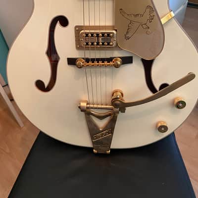 Gretsch G6136T-59 Vintage Select '59 Falcon with Bigsby 2016 - Present - Vintage White image 3