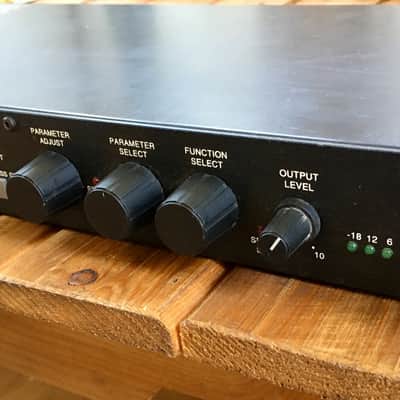 Rocktron Chameleon guitar preamp/multi-effects rack unit. "The Lizard!" image 3
