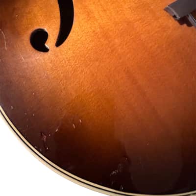 Harmony H1310 Brilliant Cutaway - Sunburst - Archtop image 8