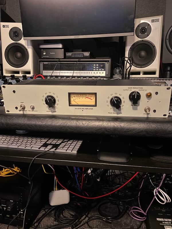 Klark Teknik KT-2A Tube Leveling Amplifier