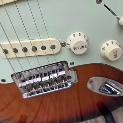 2018 Fender Classic player 60s stratocaster - Gloss polyurethane W/gig bag and extras image 7