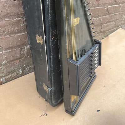 Autoharp By Oscar Schmidt 12 Chord 32 string Auto Harp W/ Case - Black image 4