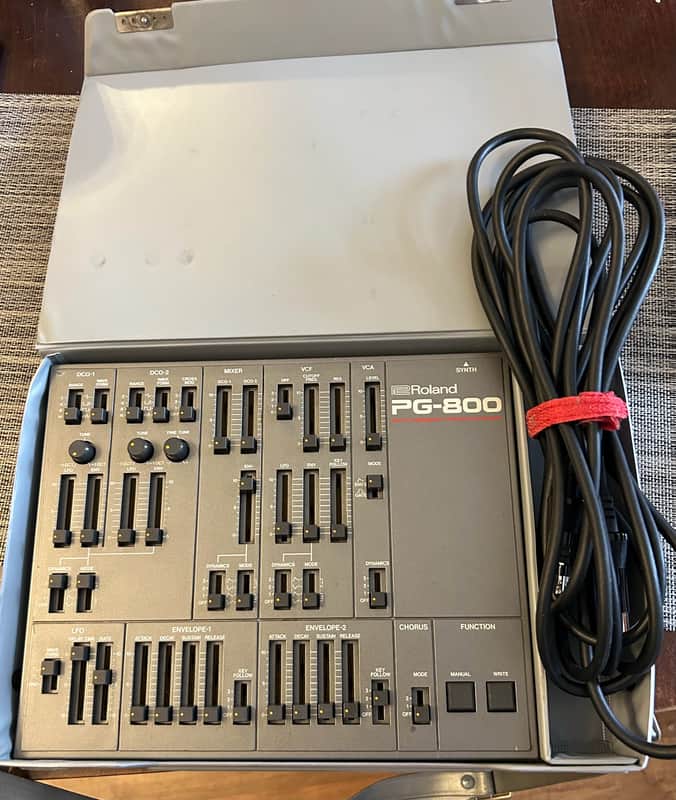 Roland PG-800 Synthesizer Programmer | Reverb