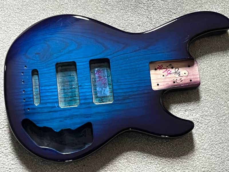 G&L CLF Research L-2000 bass body 4-string USA Blueburst ash