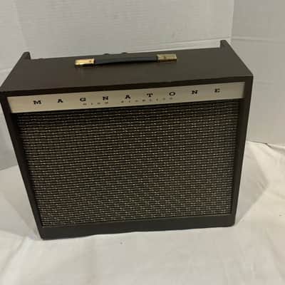 Magnatone 440    Stero Tube Estey Guitar combo Amp RARE -BUDDY HOLLEY SOUND brown image 4