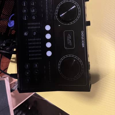 Avid MBox Studio 21x22 USB-C Audio Interface 2022 - Present - Black image 4