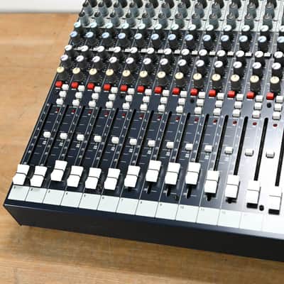Soundcraft FX16ii 16-Channel Analog Audio Mixer CG012QK image 6