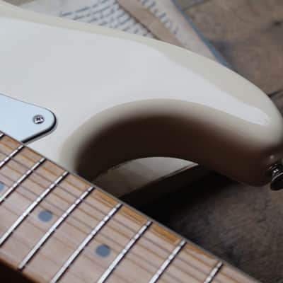 NEW MODEL FENDER "Vintera III Late '60s Stratocaster, Maple Fingerboard, Olympic White" GIGBAG, 3, 75 KG image 12