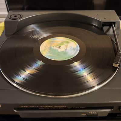 Garrard Garrard 1212 is a vintage, fully automatic belt-drive turntable 90s  - Black image 1