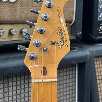 Fender Standard Stratocaster with Maple Fretboard 1983 - Sienna Sunburst image 5
