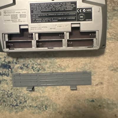 Yamaha QY100 Sequencer 1996 - 2002 - Silver image 2
