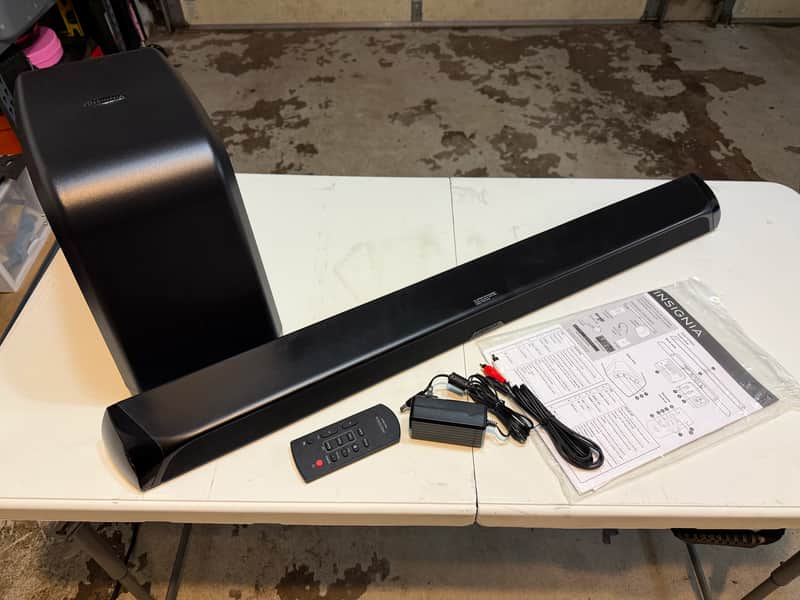 Insignia NS-SB515 Soundbar W/ Wireless Subwoofer 2.1 Channel 45W Black COMPLETE image 1