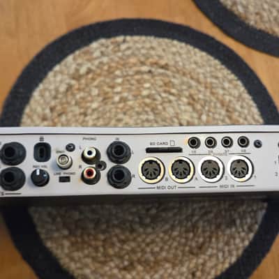 Akai MPC Live II Standalone Sampler / Sequencer Retro Edition 2020 - Present - Grey image 12