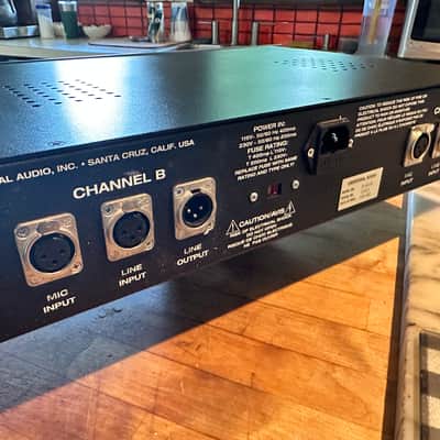 Universal Audio 2-610 Dual Tube Preamps - Amazing Condition! image 4