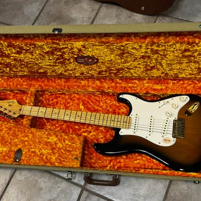 2005 Fender 50th Anniversary American Deluxe Stratocaster Sunburst image 12