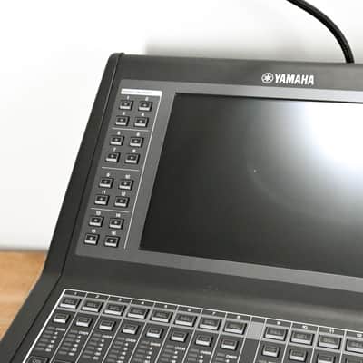 Yamaha QL1 16-Input / 8-Output Digital Mixing Console CG012RA image 3