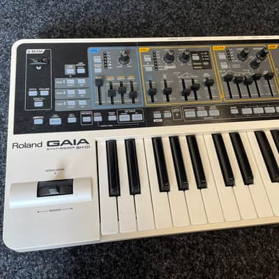 Roland SH-01 GAIA Synthesizer w/PSU image 2
