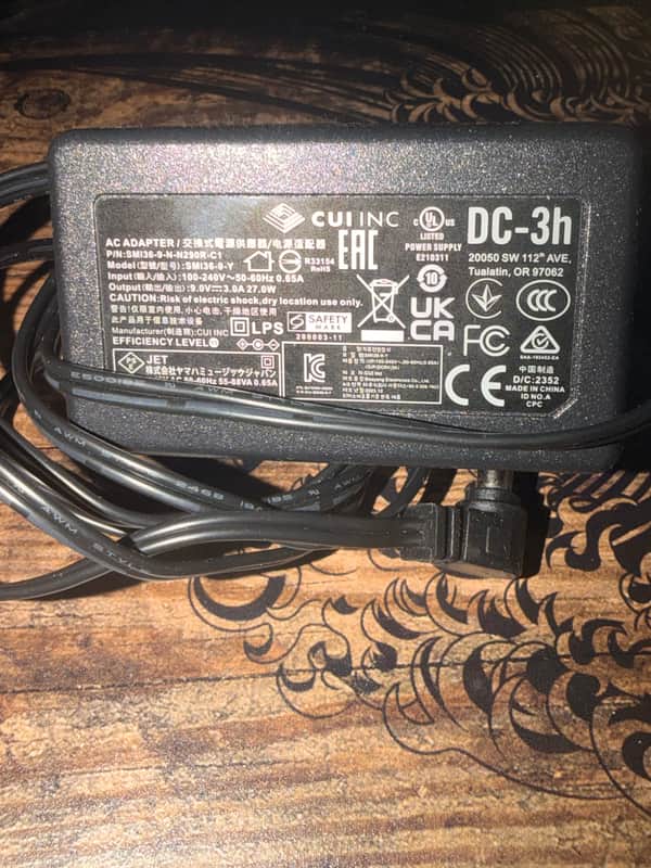 Line 6 DC-3h Power Supply 2020 - Present - Black image 1
