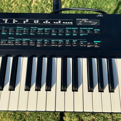 Yamaha DX11 Programmable FM Synthesizer image 4