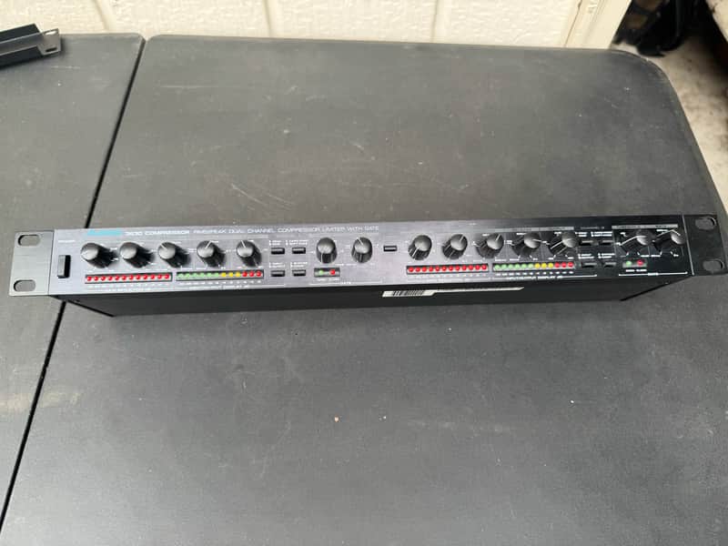 Alesis 3630 Dual-Channel Compressor / Limiter with Gate 1990s - Black image 1