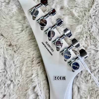 Jackson Pro Series King V™ KVTMG Electric Guitar, Ebony Fingerboard, Snow White image 5