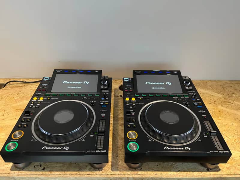 2x Pioneer CDJ 3000 inc. PRO DJ multi-player. image 1