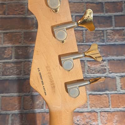 Peavey USA Axcelerator Plus 4-String Bass Vintage White image 15