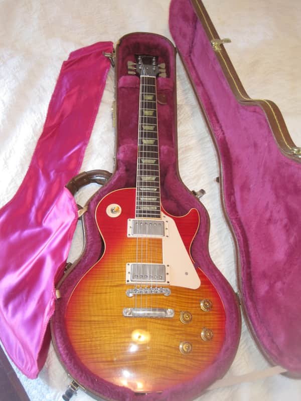Gibson Les Paul 1960 RI Classic AA Flame Top Plus Sunburst a player image 1