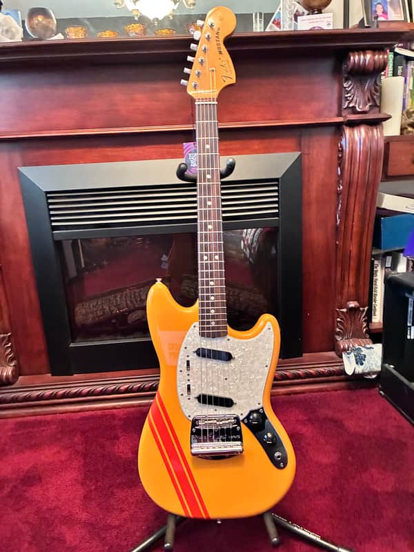 Fender Vintera II '70s Competition Mustang with Rosewood Fretboard 2023 - 2026 - Competition Orange