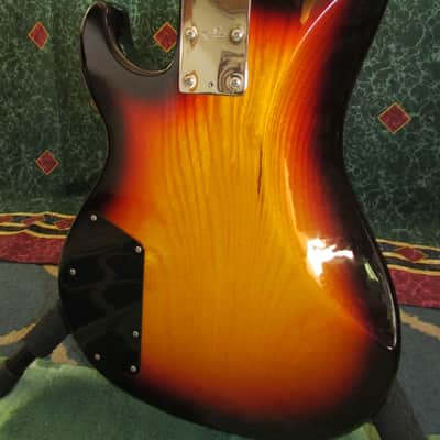 1995 G & L   L- 5500  3 Tone Burst image 5