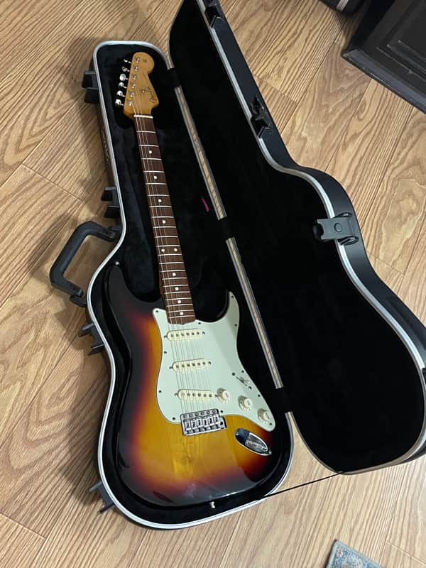 Fender Classic Series '60s Stratocaster with Texas Special Pickups 1999 - 2018 - 3-Color Sunburst image 1
