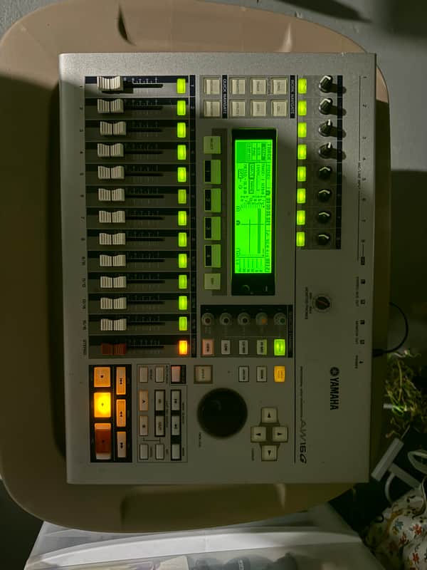 Yamaha AW16G Professional Audio Workstation 16-Track Digital Recorder