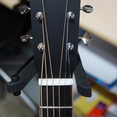 Larrivee Custom 00-40-FW Flamed Austrian Walnut with Moonwood Top image 7