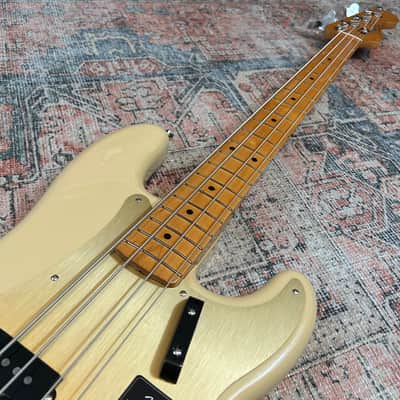 Fender Vintera II '50s Precision Bass with Maple Fretboard Desert Sand image 4