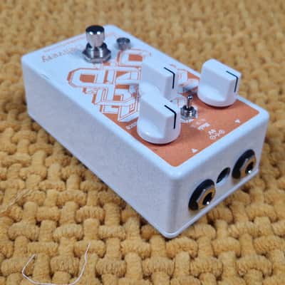 EarthQuaker Devices Spatial Delivery Sample & Hold Envelope Filter V2 - White Sparkle / Orange Print image 3