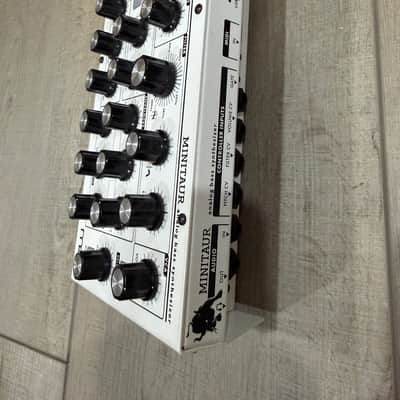 Moog Minitaur - White image 3