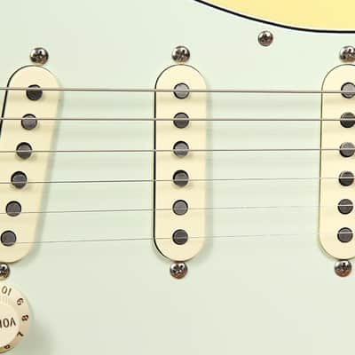 FENDER CLASSIC SERIES 60s STRATOCASTER Rare Canary Diamond Yellow Strat 66380 image 8