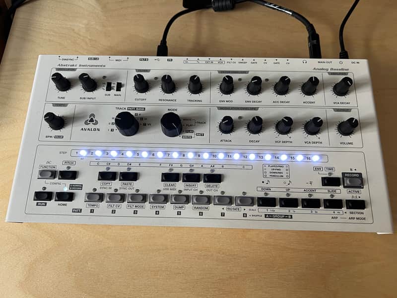 Abstrakt Instruments Avalon Bassline 2016 - White -TB-303 clone synth image 1