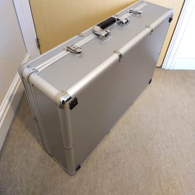 Harley Benton pedalboard, case and isolated power supply (12-way) image 4
