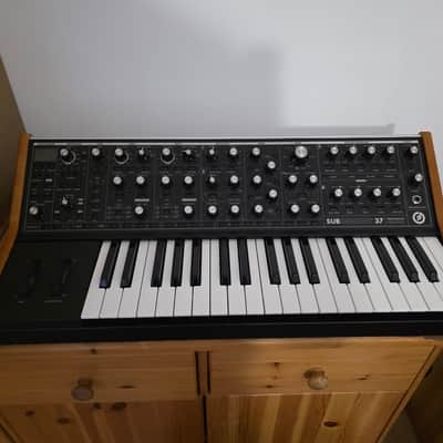 Moog Subsequent 37 Analog Synth - Black image 3