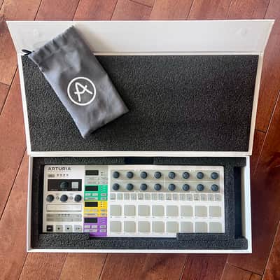 Arturia BeatStep Pro MIDI Controller White image 8