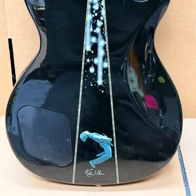 Keith Urban “Urban” Limited Edition Electric Guitar – Numbered 2,788 / 11,100 – Blue Burst – B-Stock image 5