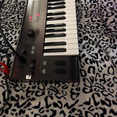 Korg Korg R3 Virtual Analog Synthesizer with Vocoder 2007 + case image 3