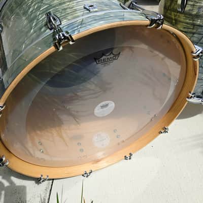 Ludwig 22" Classic Oak Keystone bass drum  2010s - Blue pearl image 4