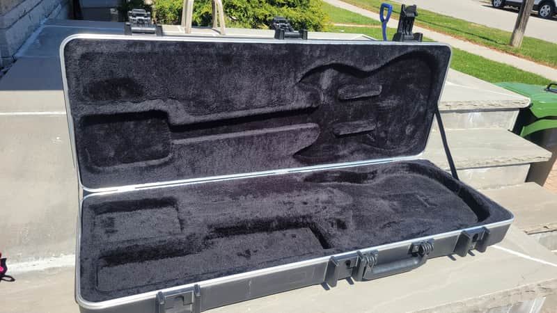 $270 Fender SKB Deluxe Molded Stratocaster / Telecaster Case – Black image 1