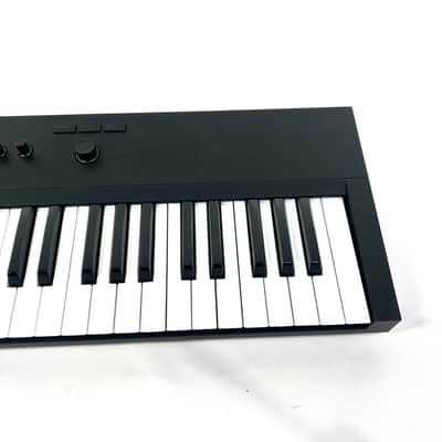 Used Native Instruments Komplete Kontrol A61 image 4