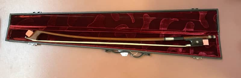 Immagine Excellent Used Bass Bow from the Workshop of Horst Schicker in Germany,Pernambuco Wood,Solid Silver Mountings - 1