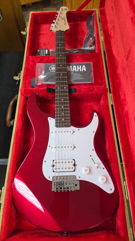Yamaha PAC012 Pacifica HSS with Rosewood Fretboard 2010 - Present - Red image 1