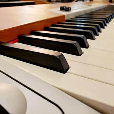 MUST SEE!!! SUZUKI SS100 STAGE PIANO FULLY INSPECTED, SERVICED AND IN AMAZING CONDITION! image 9